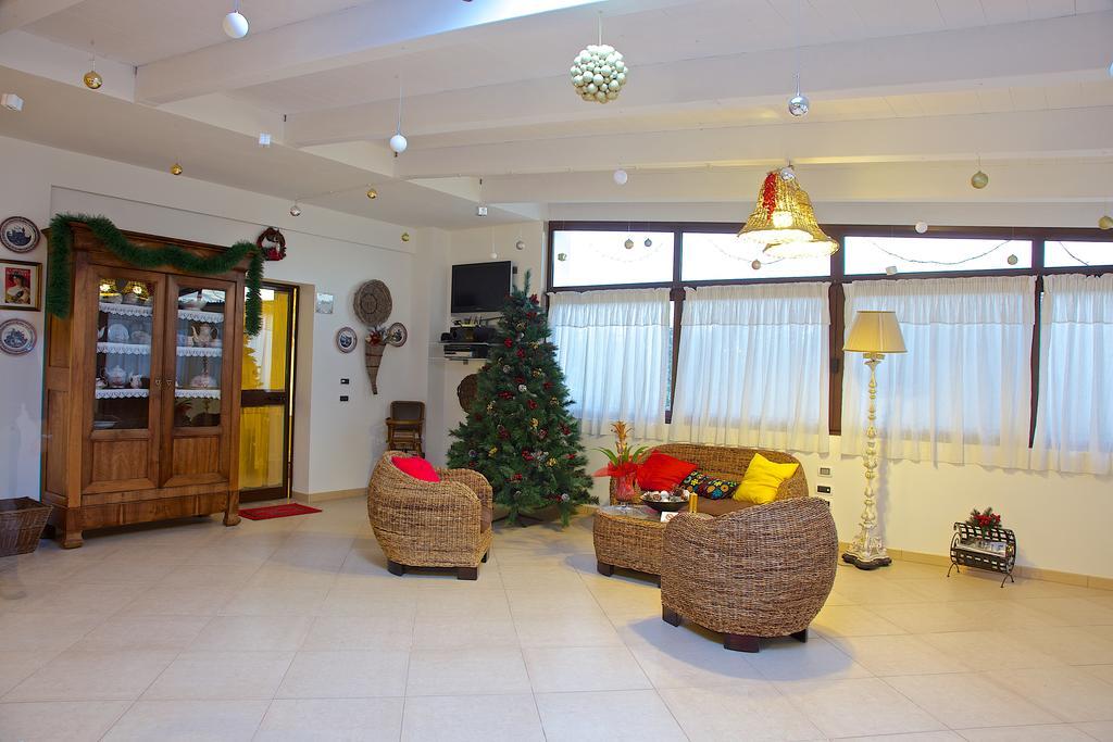 B&B Barletta Acasamia Con Parcheggio Privato Bagian luar foto